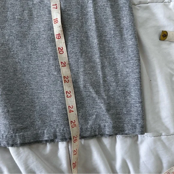 Vintage y2K Nike Gray Tee with Red Logo - Picture 6 of 6